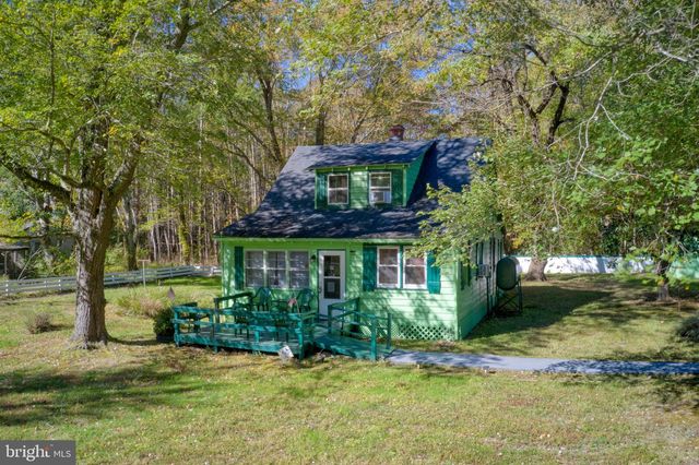 2097 COLES POINT RD, Hague, VA 22469