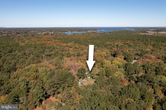 2097 COLES POINT RD, Hague, VA 22469