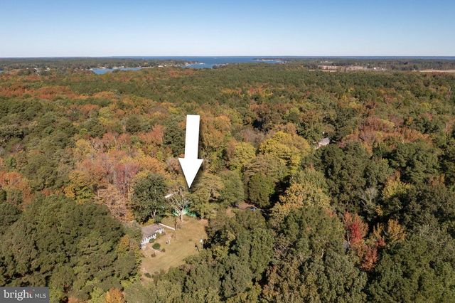 2097 COLES POINT RD, Hague, VA 22469