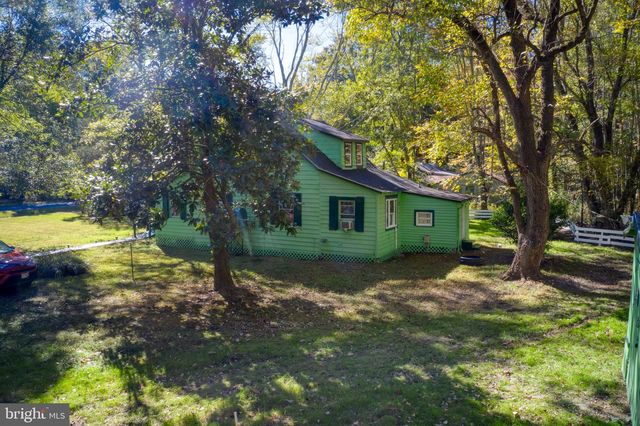 2097 COLES POINT RD, Hague, VA 22469