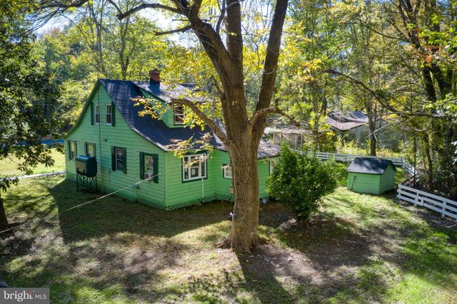 2097 COLES POINT RD, Hague, VA 22469