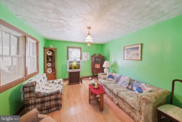 2097 COLES POINT RD, Hague, VA 22469