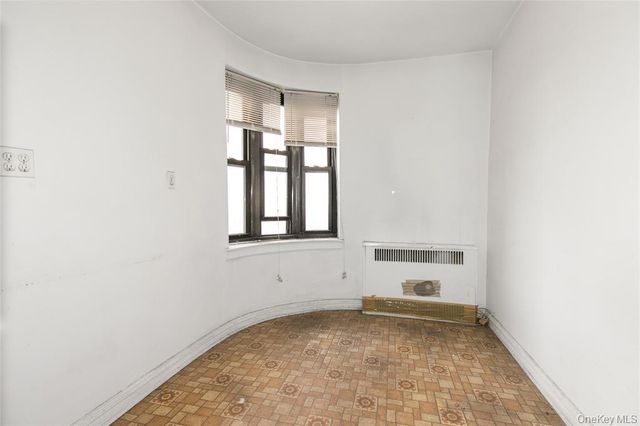 8306 Vietor Ave Apt 4R, New York City, NY 11373