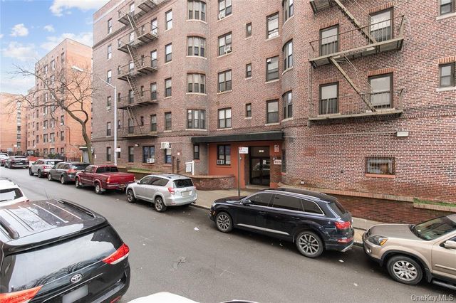 8306 Vietor Ave Apt 4R, New York City, NY 11373