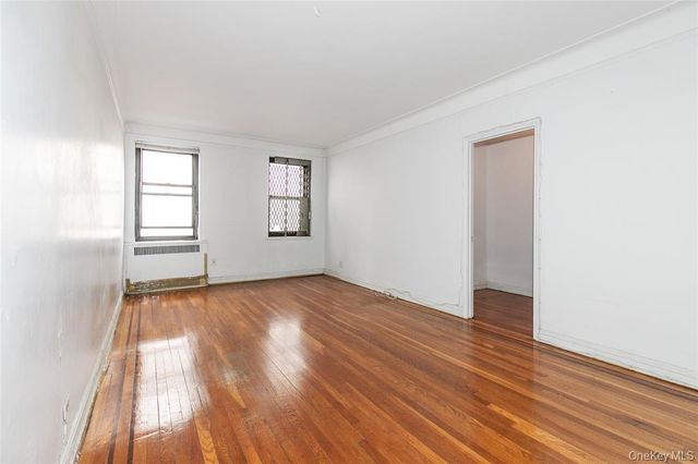 8306 Vietor Ave Apt 4R, New York City, NY 11373