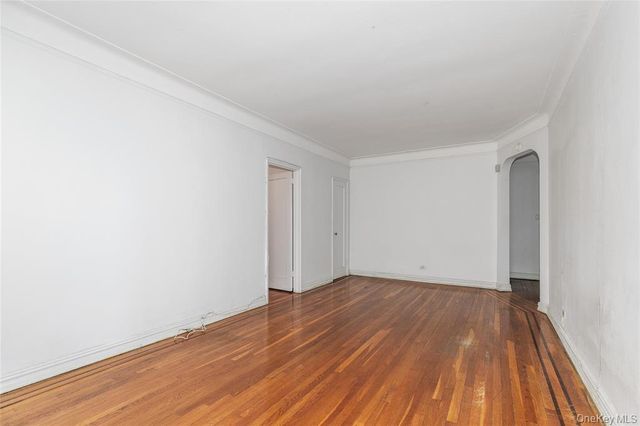 8306 Vietor Ave Apt 4R, New York City, NY 11373
