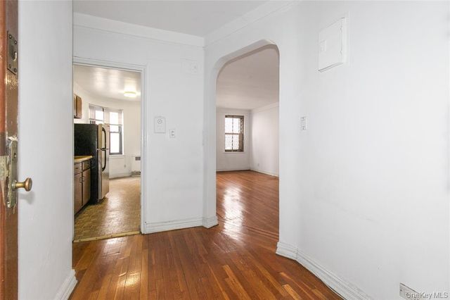 8306 Vietor Ave Apt 4R, New York City, NY 11373