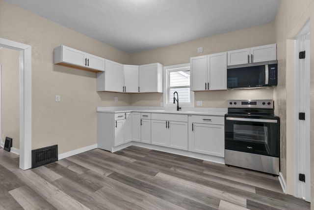 1025 SCHOOL AVENUE, Oshkosh, WI 54901