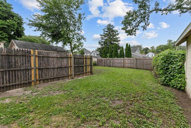 1025 SCHOOL AVENUE, Oshkosh, WI 54901