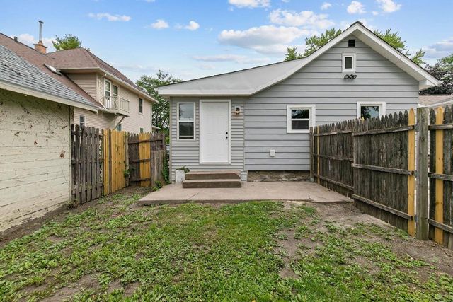 1025 SCHOOL AVENUE, Oshkosh, WI 54901