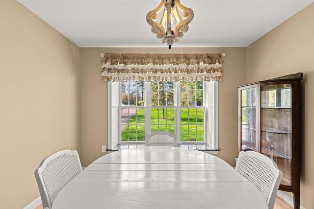 5 Spicebush Circle, Litchfield, NH 03052