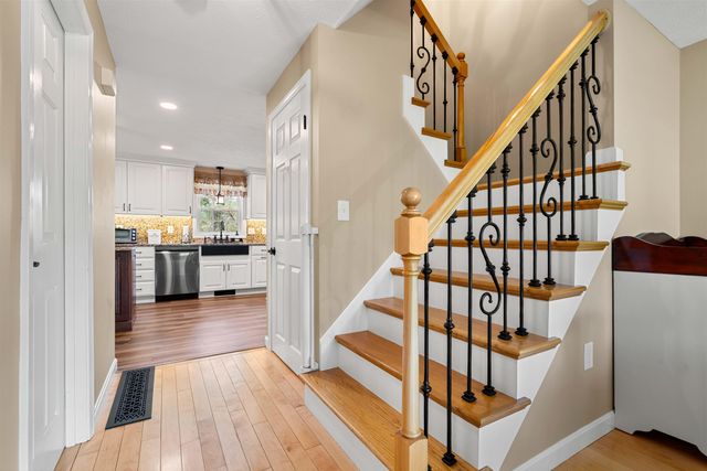 5 Spicebush Circle, Litchfield, NH 03052