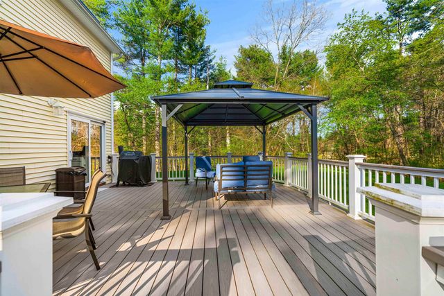 5 Spicebush Circle, Litchfield, NH 03052