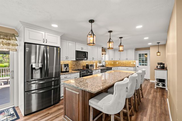 5 Spicebush Circle, Litchfield, NH 03052