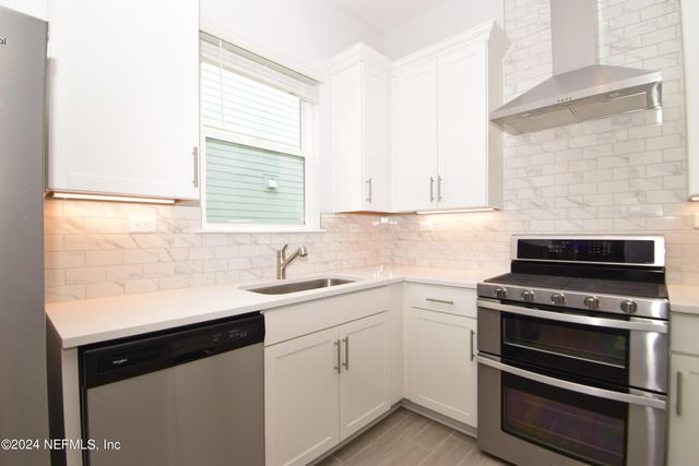 635 RUM RUNNER Way, St. Johns, FL 32259