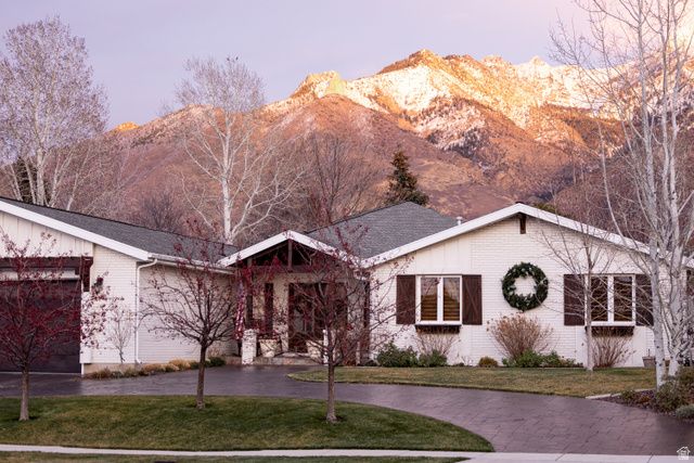 8867 S EASTHILLS DR, Sandy, UT 84093