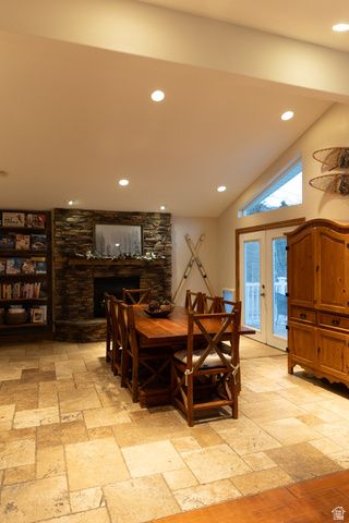 8867 S EASTHILLS DR, Sandy, UT 84093