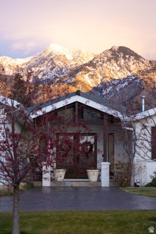 8867 S EASTHILLS DR, Sandy, UT 84093