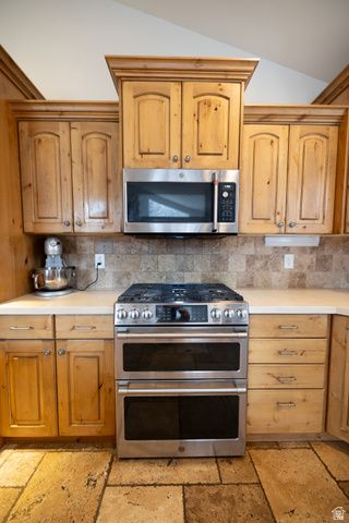 8867 S EASTHILLS DR, Sandy, UT 84093