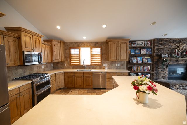 8867 S EASTHILLS DR, Sandy, UT 84093