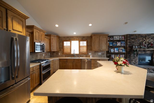 8867 S EASTHILLS DR, Sandy, UT 84093