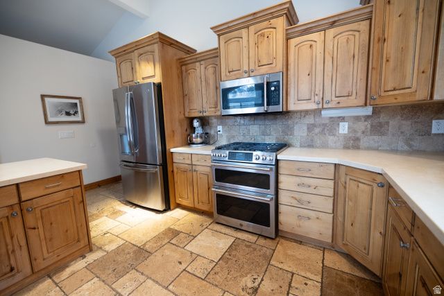 8867 S EASTHILLS DR, Sandy, UT 84093