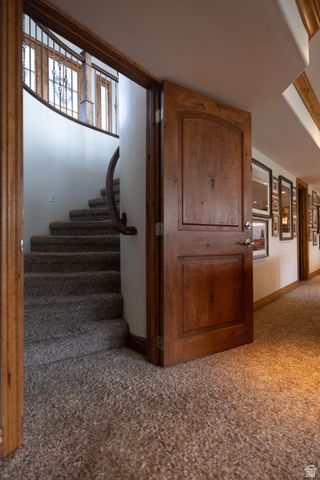 8867 S EASTHILLS DR, Sandy, UT 84093