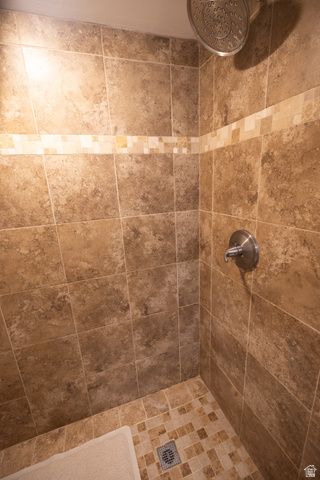 8867 S EASTHILLS DR, Sandy, UT 84093