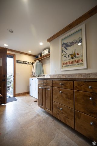 8867 S EASTHILLS DR, Sandy, UT 84093