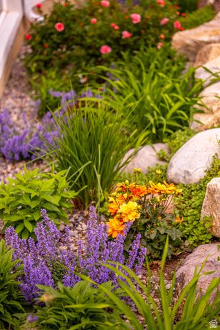 8867 S EASTHILLS DR, Sandy, UT 84093