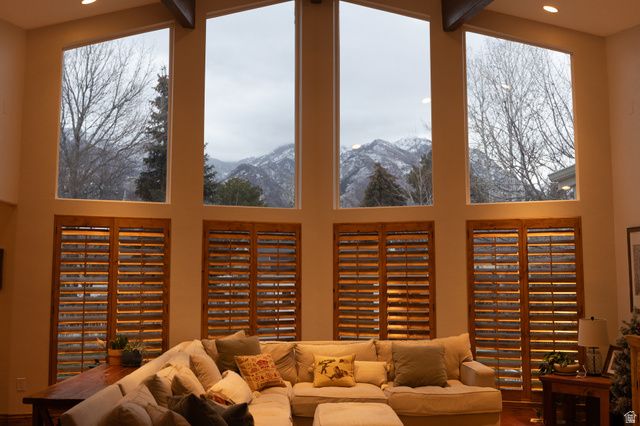 8867 S EASTHILLS DR, Sandy, UT 84093