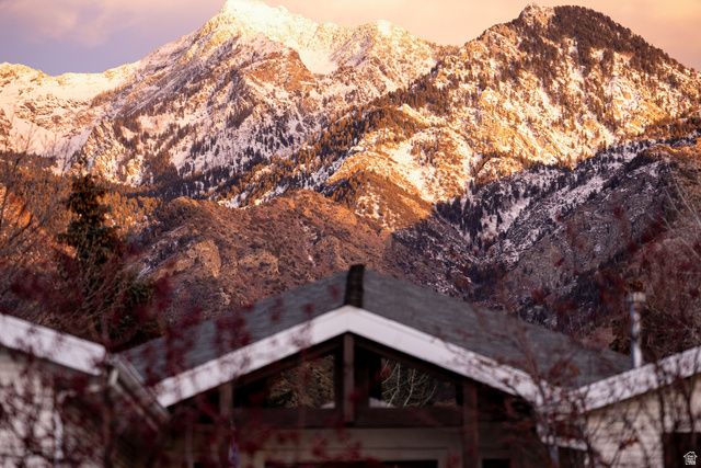 8867 S EASTHILLS DR, Sandy, UT 84093