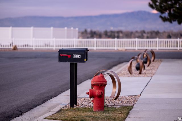 8867 S EASTHILLS DR, Sandy, UT 84093