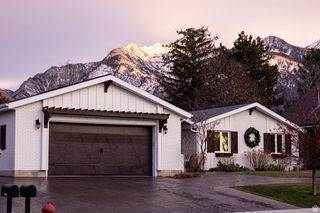 8867 S EASTHILLS DR, Sandy, UT 84093