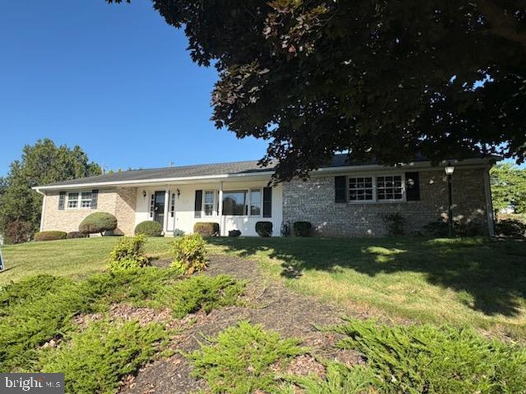 222 HARVEST LANE, Chambersburg, PA 17202