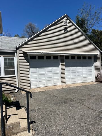 109 Eddywood St, Springfield, MA 01118