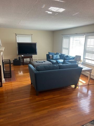 109 Eddywood St, Springfield, MA 01118