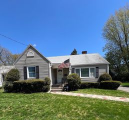 109 Eddywood St, Springfield, MA 01118