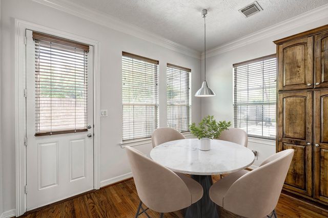 7827 Shady Villa Cove, Houston, TX 77055