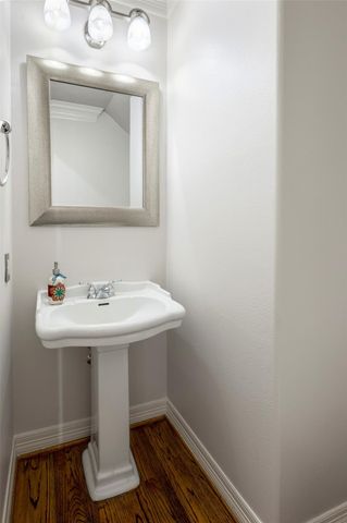 7827 Shady Villa Cove, Houston, TX 77055