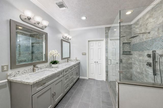 7827 Shady Villa Cove, Houston, TX 77055