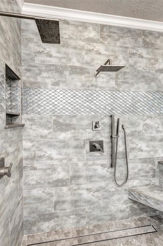 7827 Shady Villa Cove, Houston, TX 77055