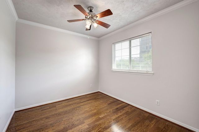 7827 Shady Villa Cove, Houston, TX 77055