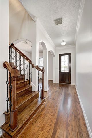 7827 Shady Villa Cove, Houston, TX 77055