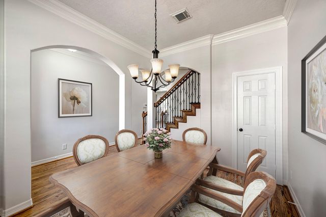 7827 Shady Villa Cove, Houston, TX 77055