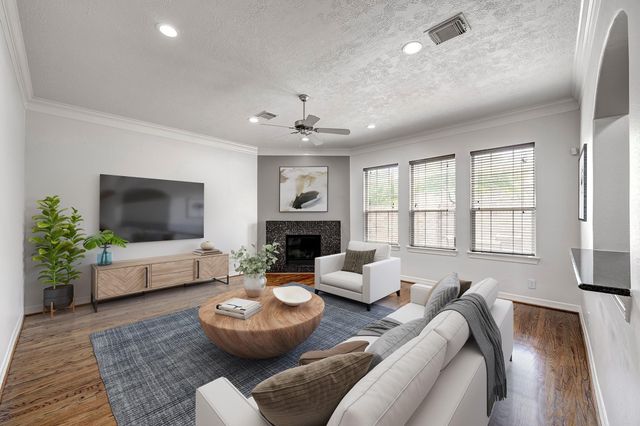 7827 Shady Villa Cove, Houston, TX 77055