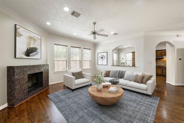 7827 Shady Villa Cove, Houston, TX 77055