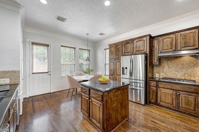 7827 Shady Villa Cove, Houston, TX 77055