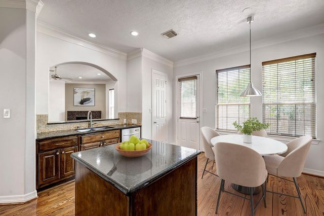 7827 Shady Villa Cove, Houston, TX 77055