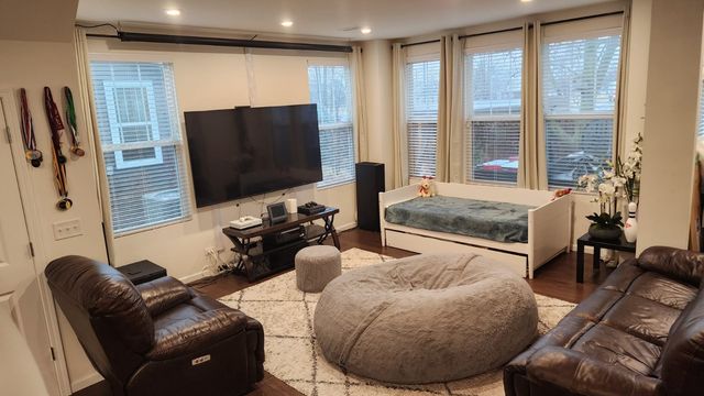 529 Wolverine Drive, Aurora, IL 60502